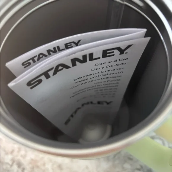 Stanley Quencher H2.0 Tumbler in light lime green - Picture 4 of 4